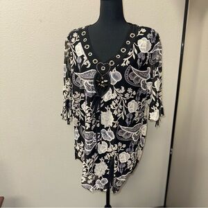 Black and White Floral Tunic with V-Neck and Tie Front